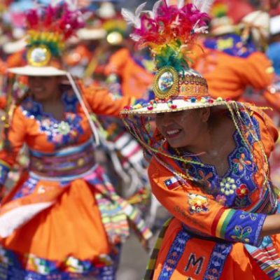 fiestas-costumbristas-de-chile-carnaval-de-arica-shutterstock_373282597-560x420